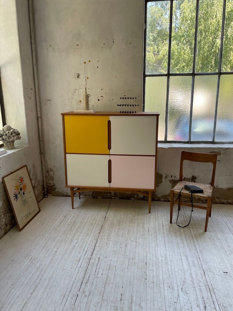 Teak-enfilade storage cabinet