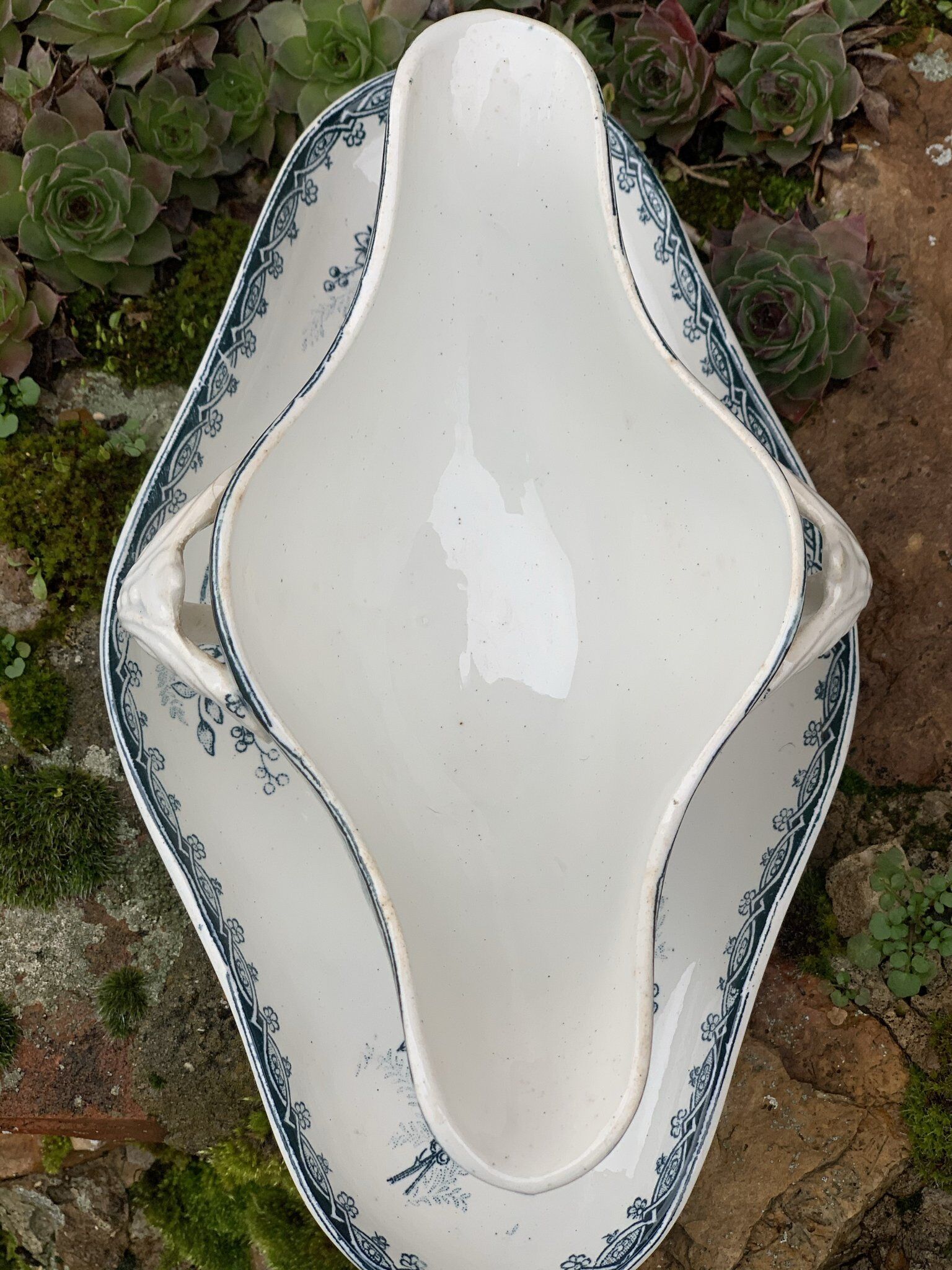 Saucière with a sticking plate earthenware iron earth the Amandinoise service Margot