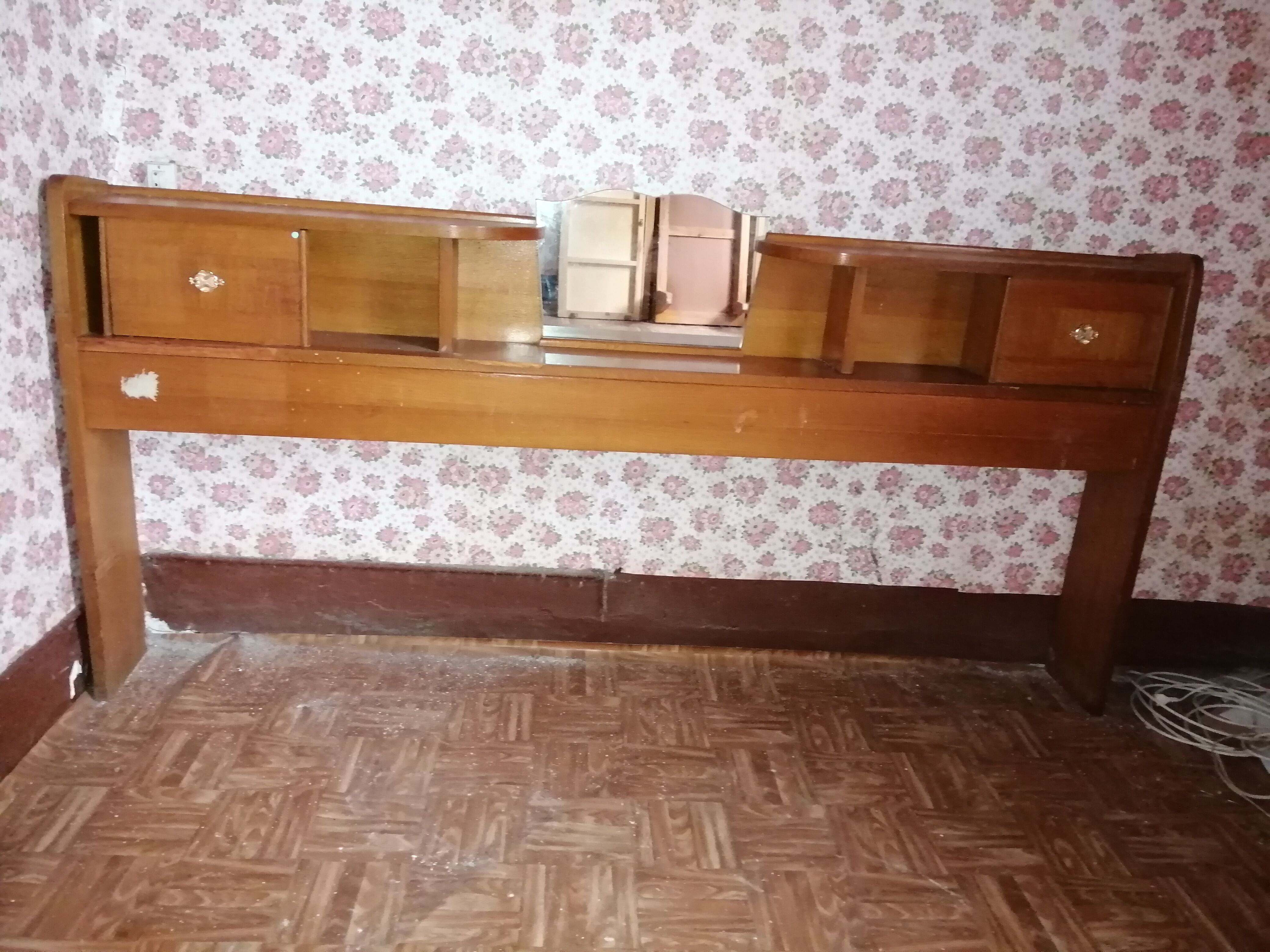 Vintage cosy headboard