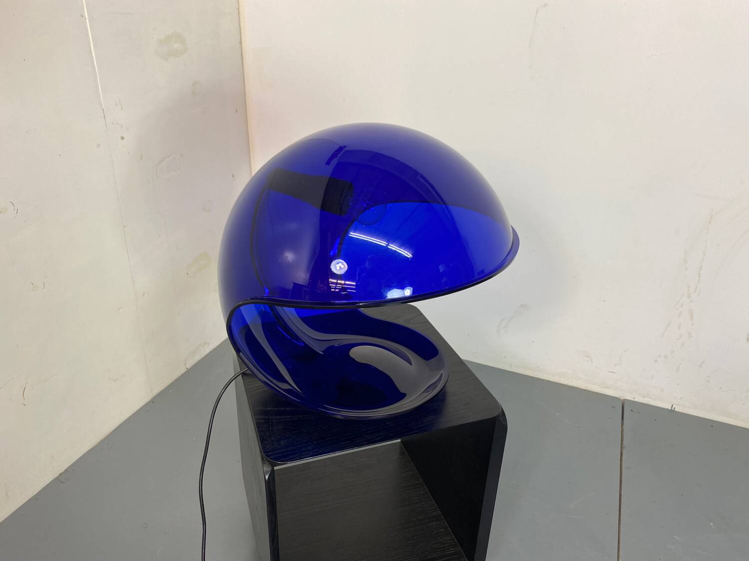 Modern Italian Space Age Blue Foglia 634 Martinelli Table Lamp, by Elio Martinelli for Martinelli Luce, 1969