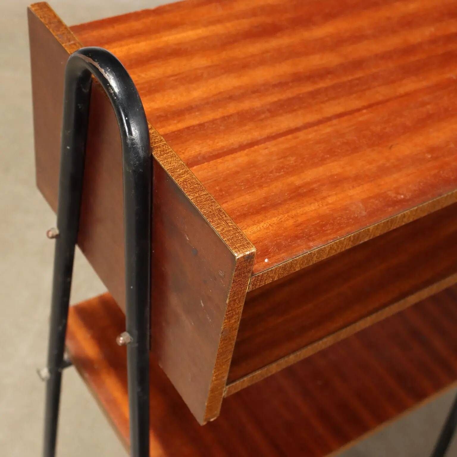 Small vintage piece from the 1960s in mahogany veneer, Italy.