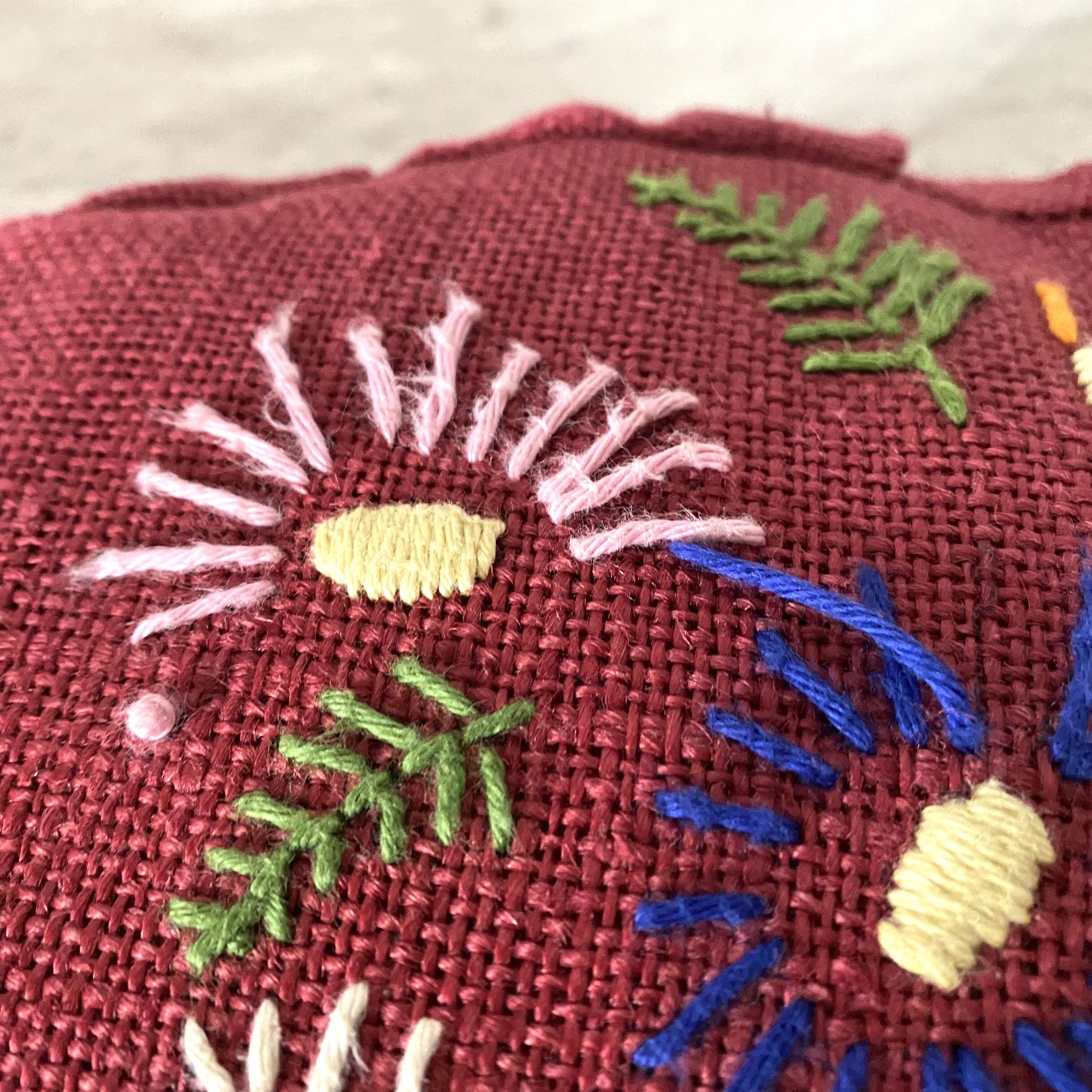 Paire de coussins ronds vintage en lin brodé