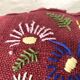 Paire de coussins ronds vintage en lin brodé