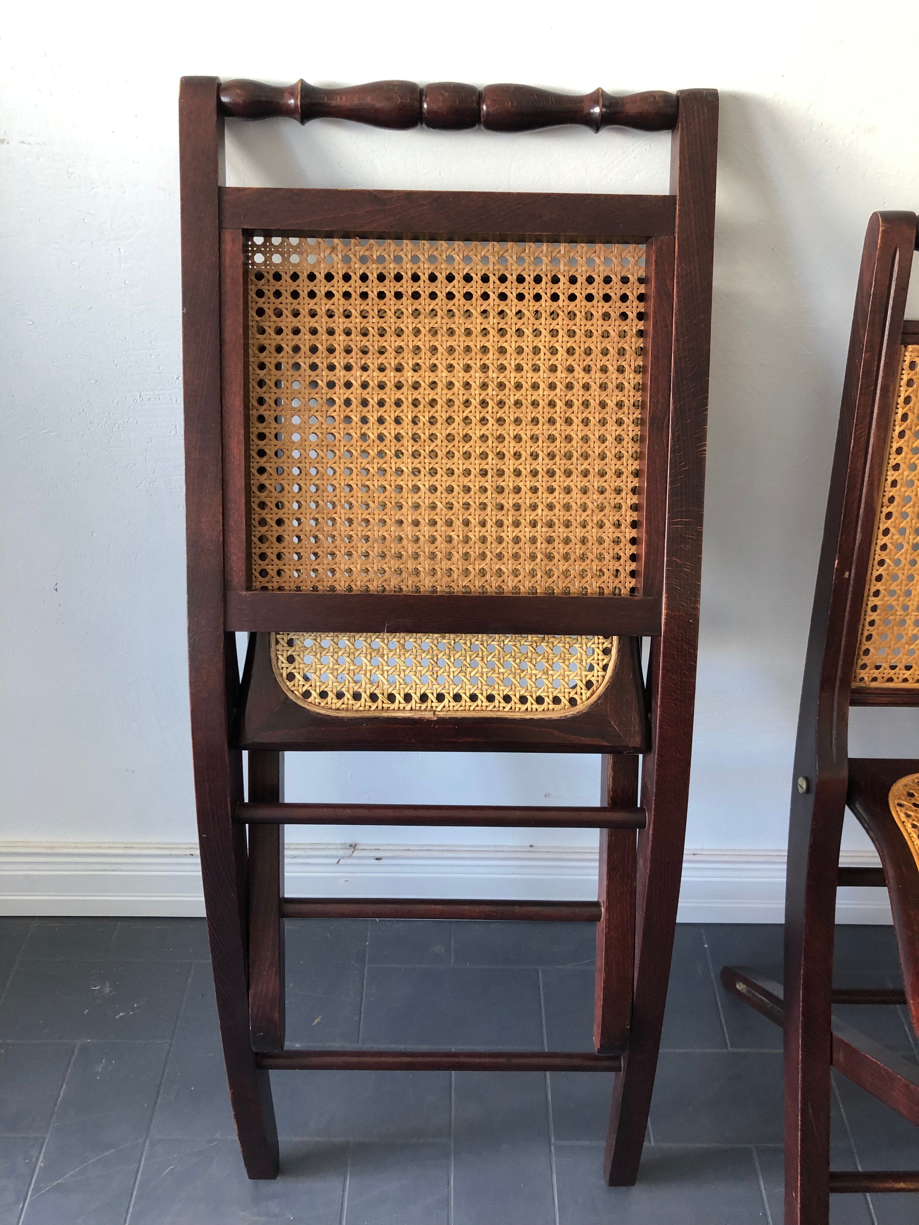 Following 4 folding chairs in mahogany and canned, 60 years.