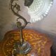 Lampe en bronze et abat-jour en opaline blanche, 1900
