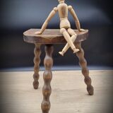 Half-round tripod stool feet balls