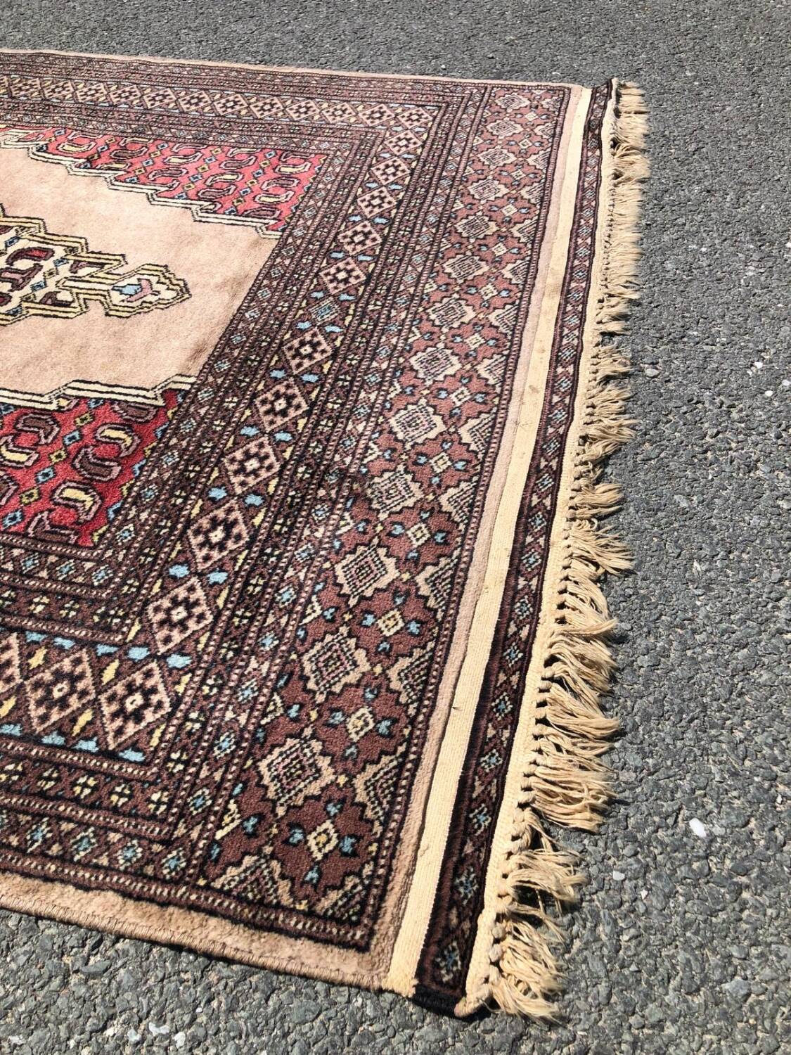 Tapis pakistanais fait main
