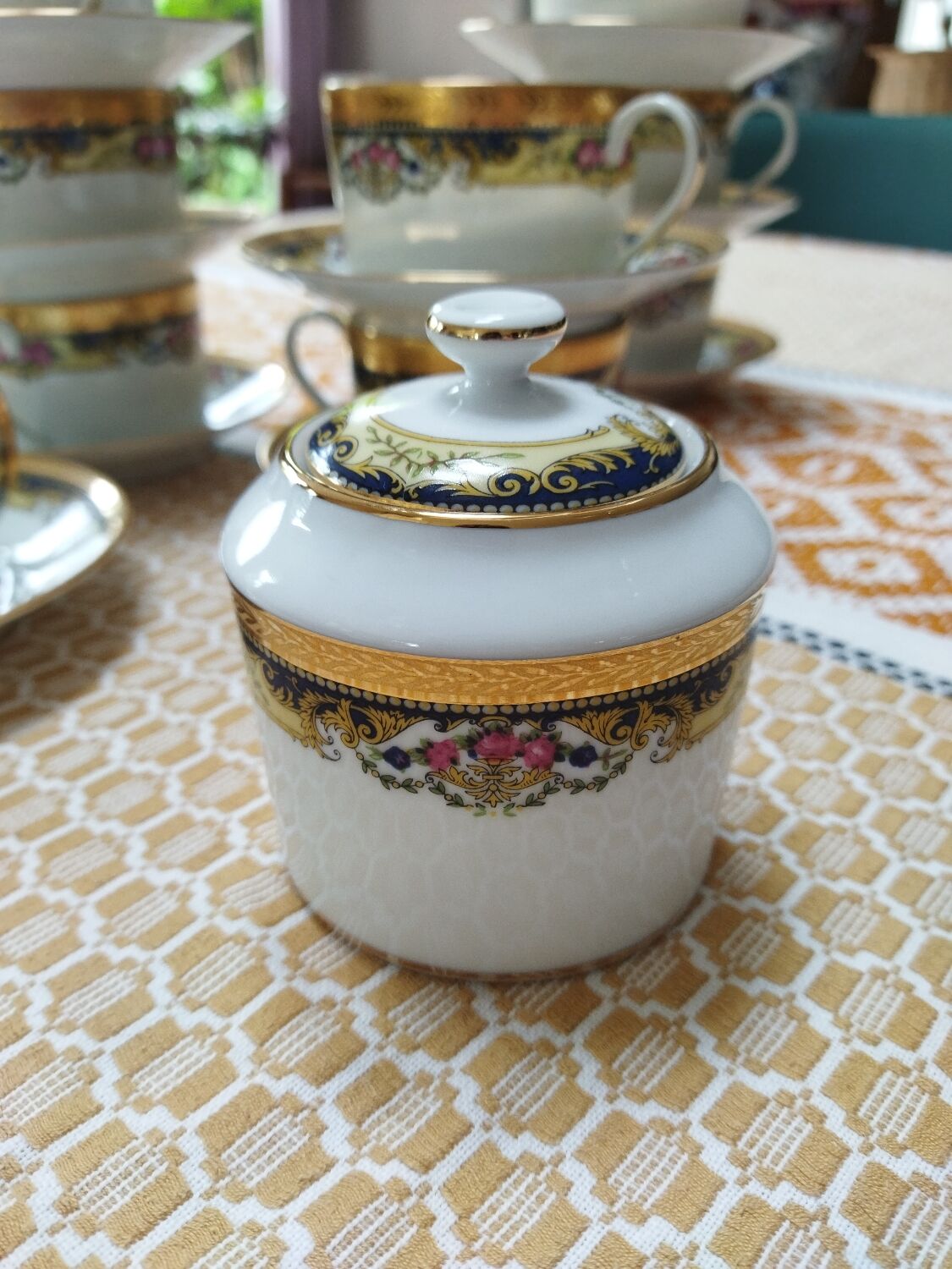 Tasses et sucrier porcelaine Limoges