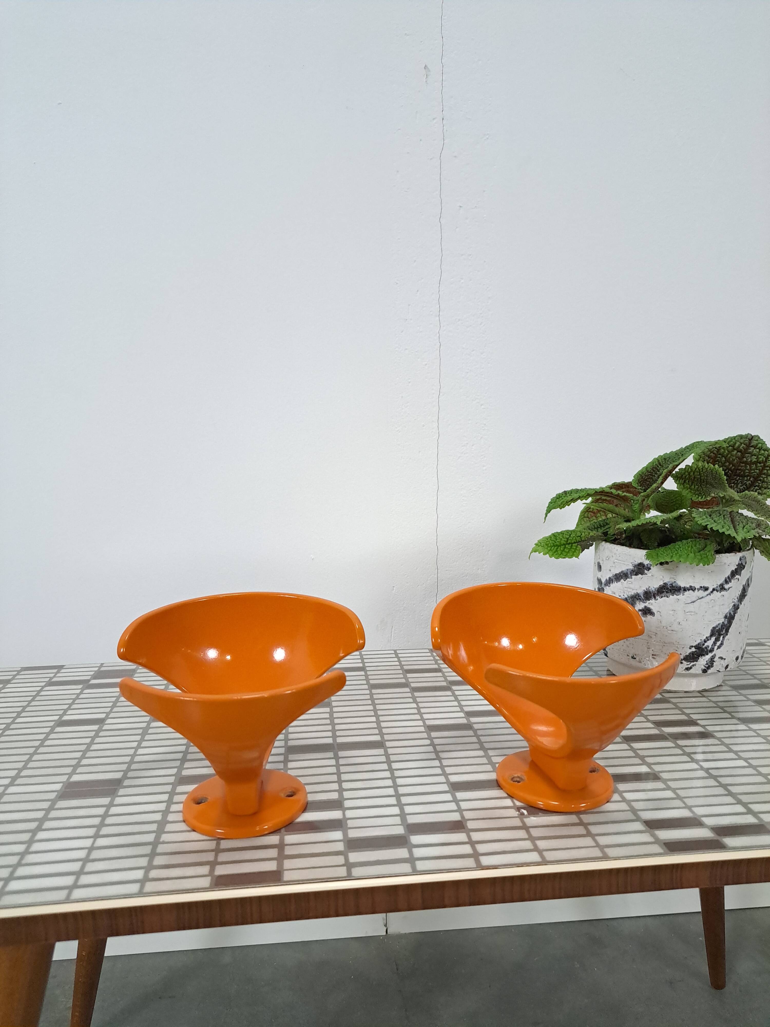 Set 2 x space age oranje haken, wandhaak, kapstok