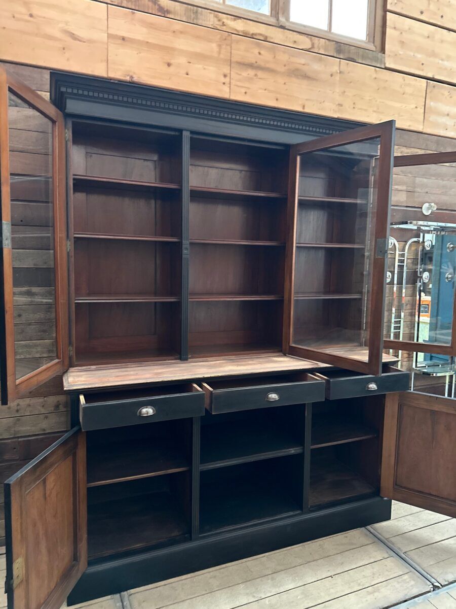 Grande vitrine en acajou fin XIXème