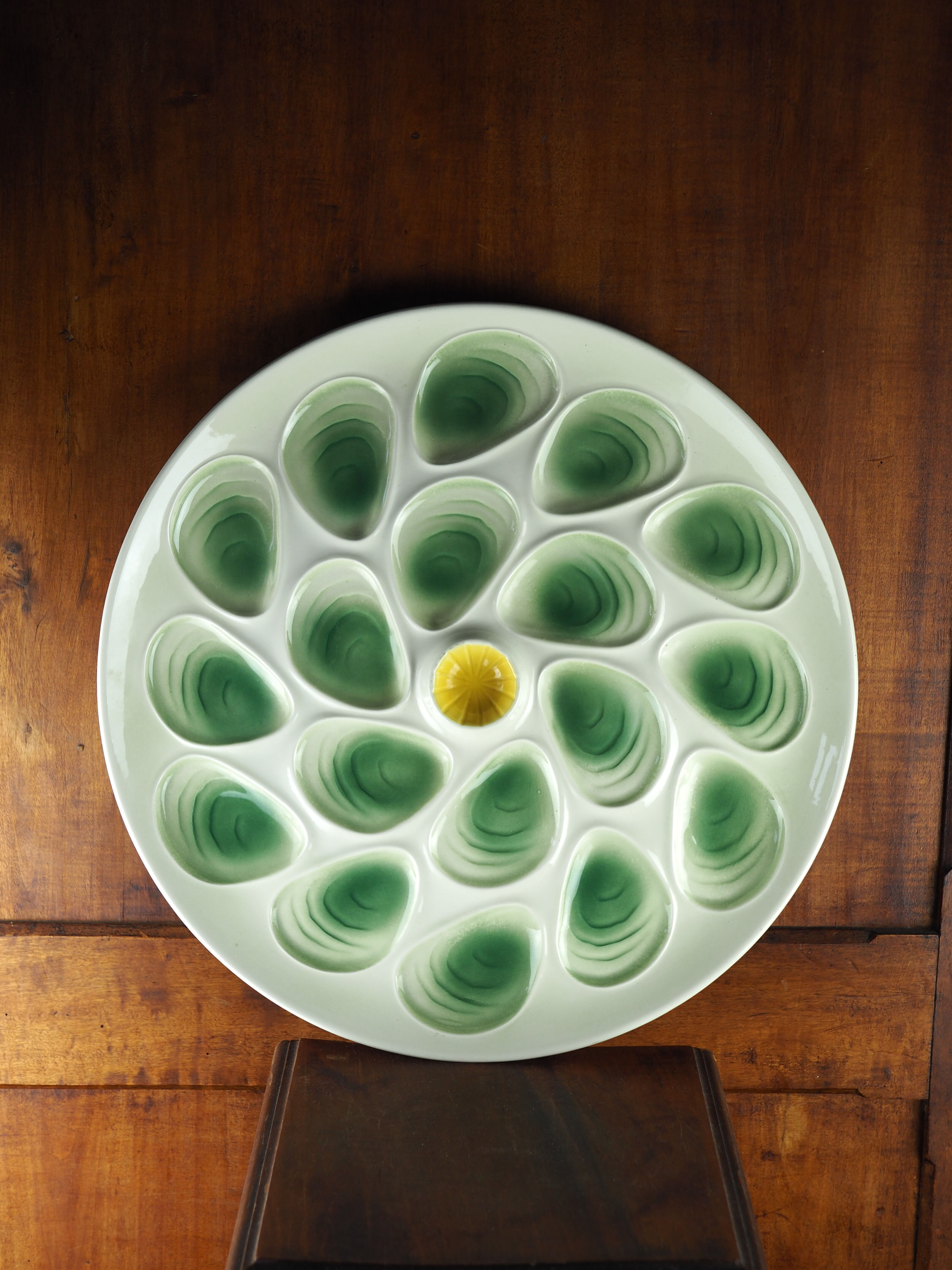 Large oyster dish in pastel colors - Saline earthenware - 70s