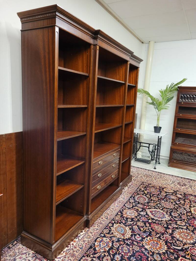 Classic English Heldense Exclusive Bookcase