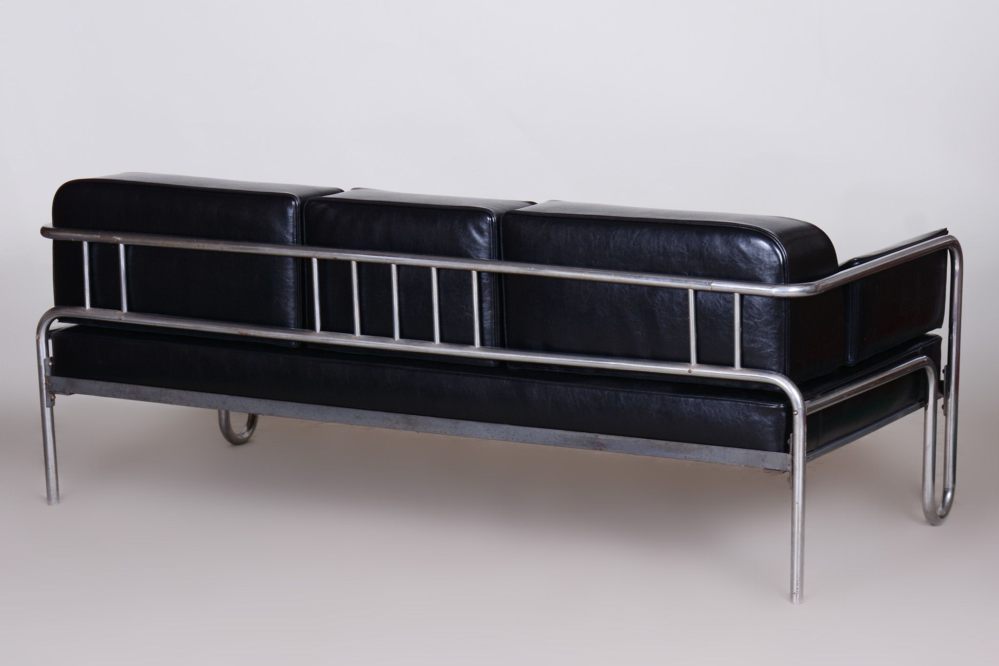 Restored black bauhaus sofa, high-quality leather, chrome-plated steel, 1930s