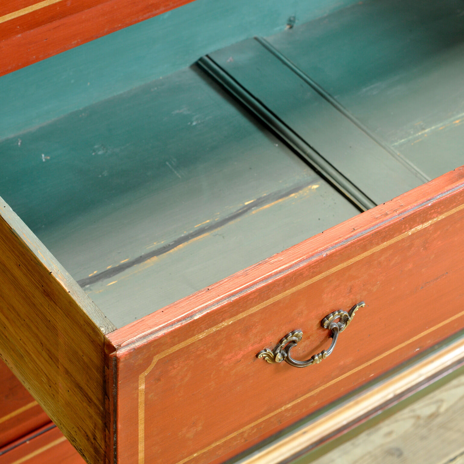 Pine chest of drawers, circa 1920