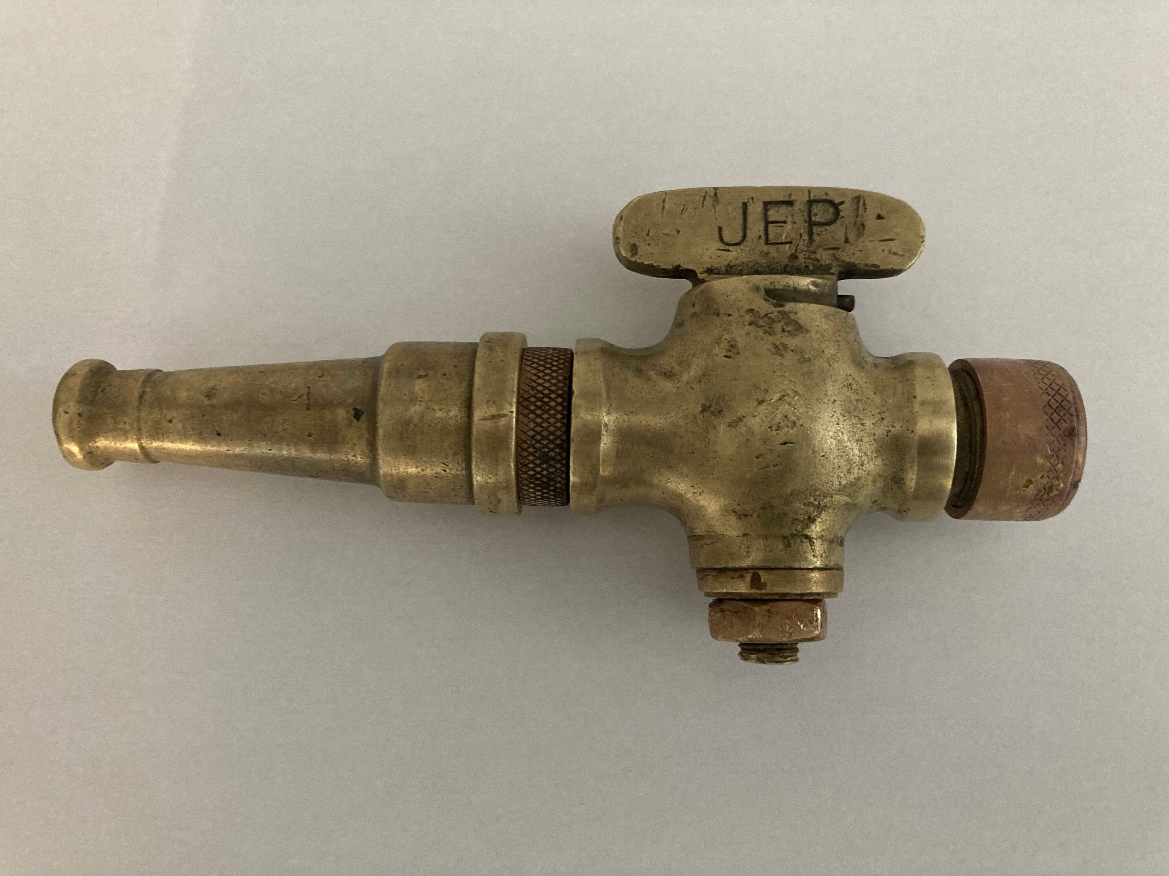 Adjustable solid brass garden lance