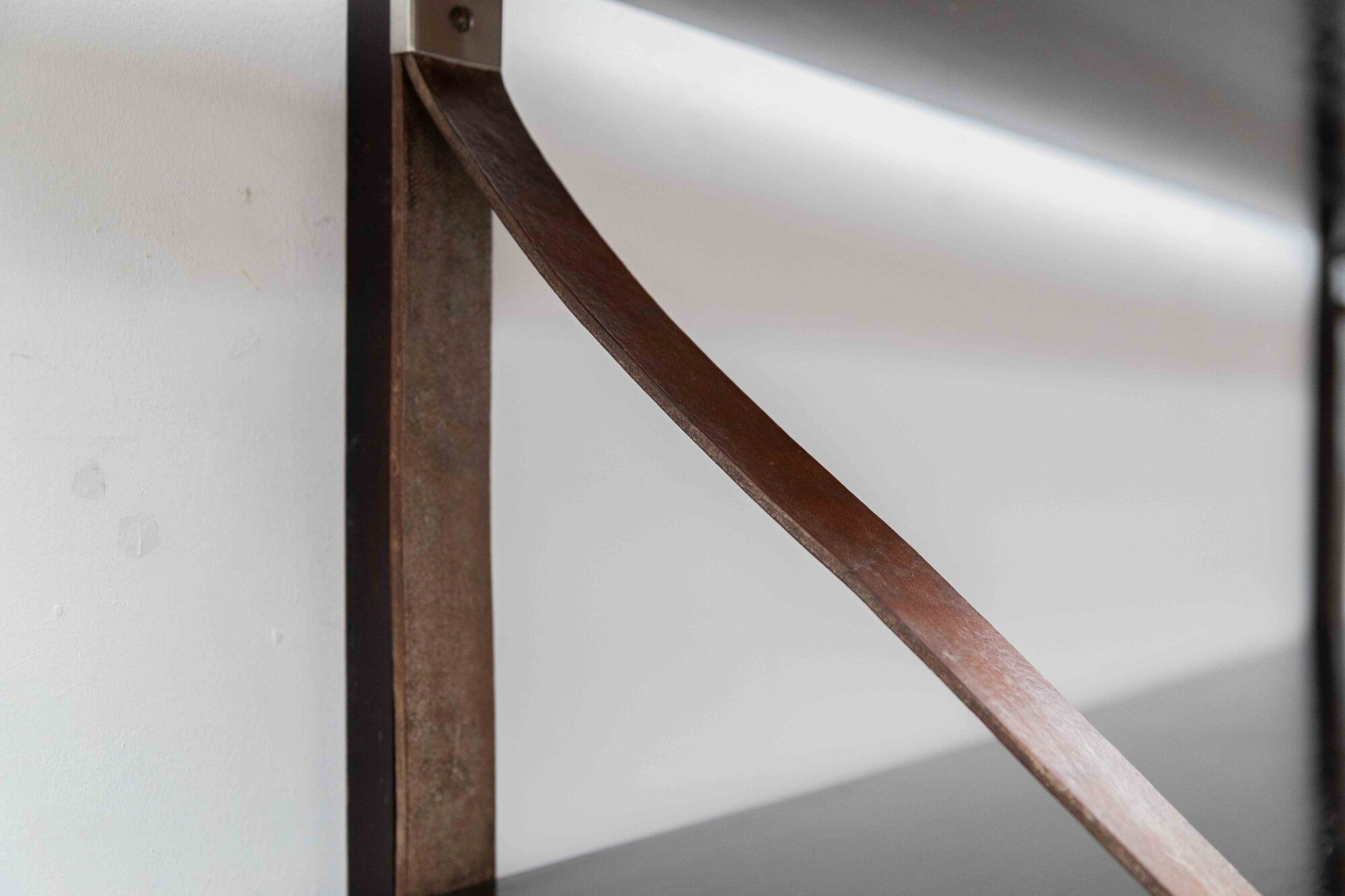 'Correas' wall shelves by Miquel Milà