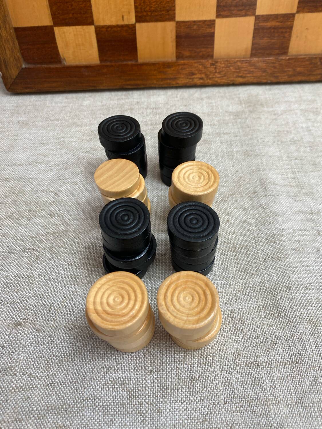 Wooden draughts game