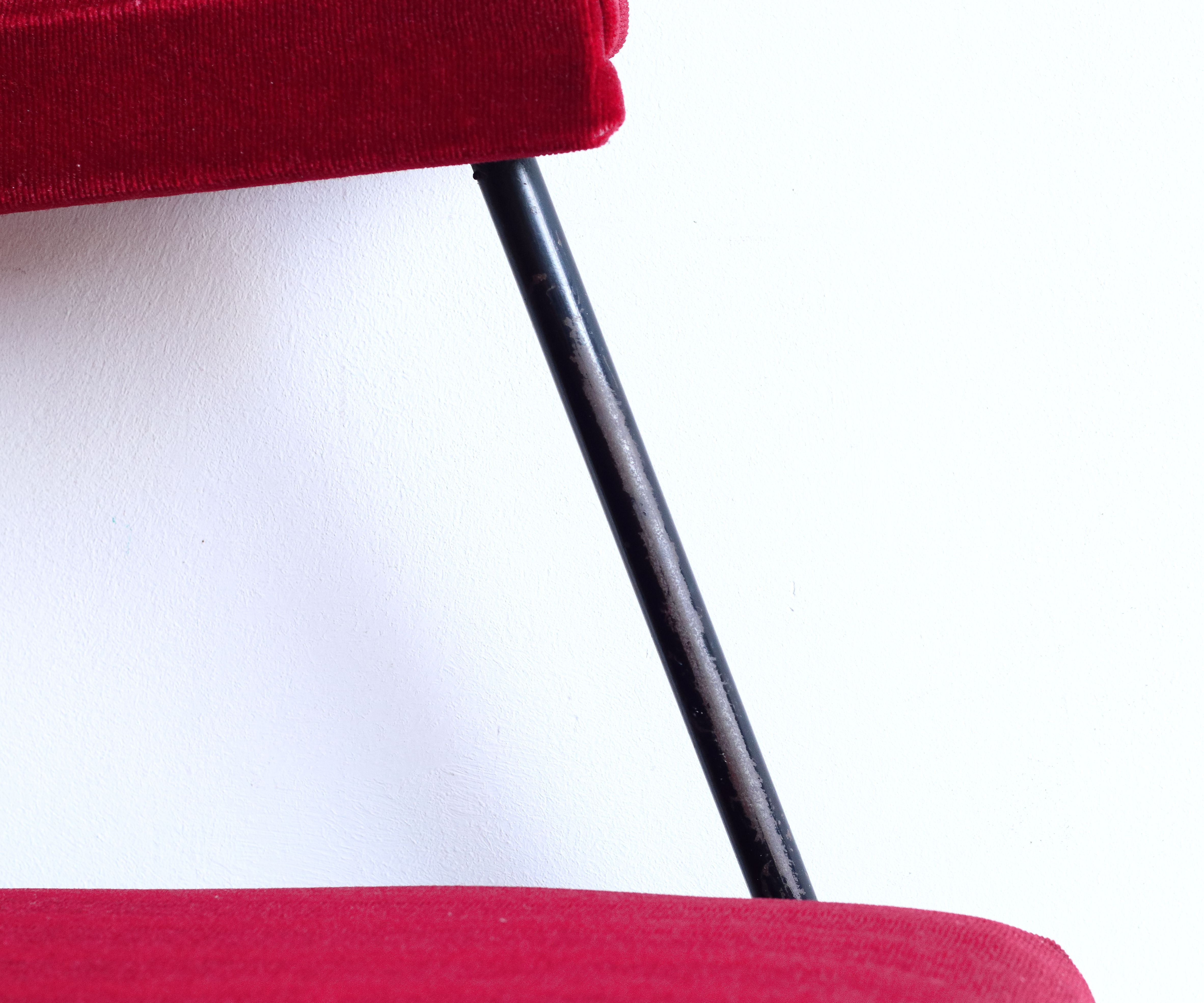 60s design sofa in metal and red velvet