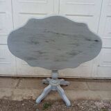 Reclining gray patinated oval pedestal table