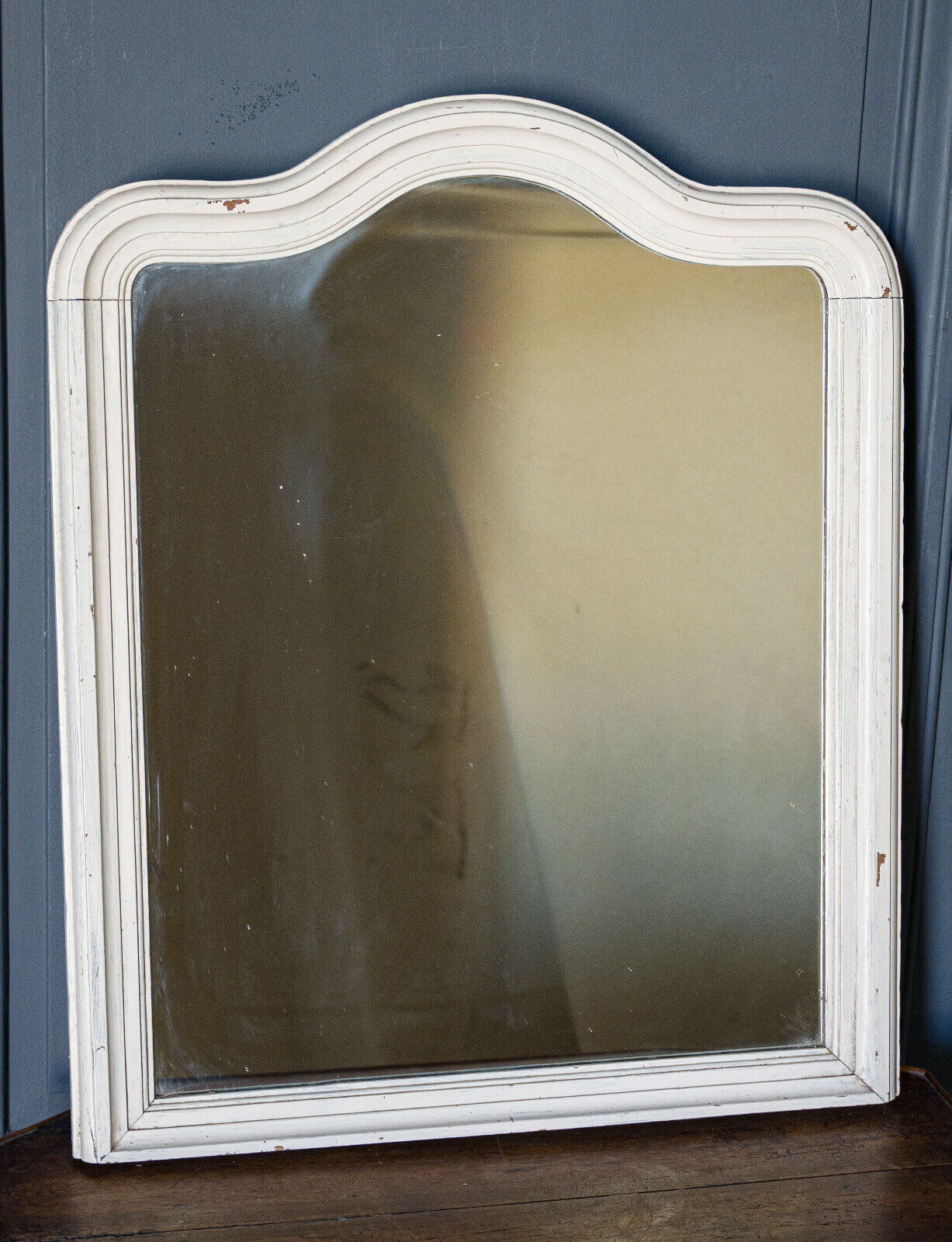 Wooden mirror Early twentieth Creamy white patina Original background