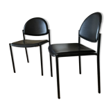 2 chaises en métal et cuir noir dans le goût de Pierre Paulin, Italie