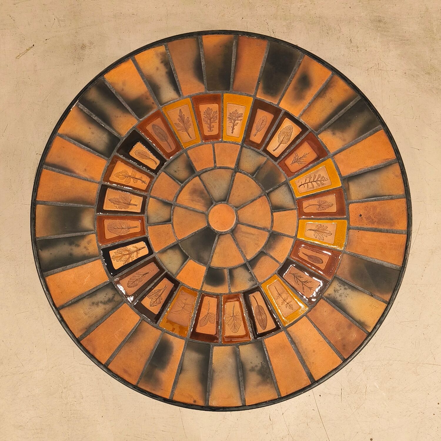 Round coffee table in ceramic and lacquered metal, Roger Capron