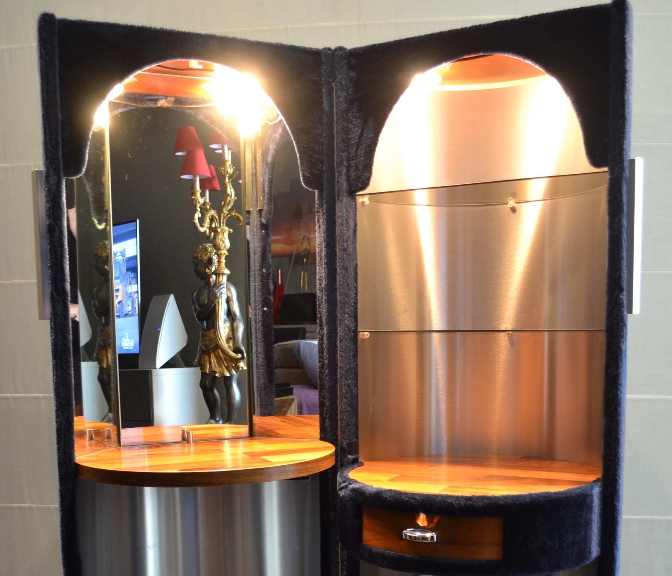 70's moumoutte dressing table, distributed by Roche Bobois