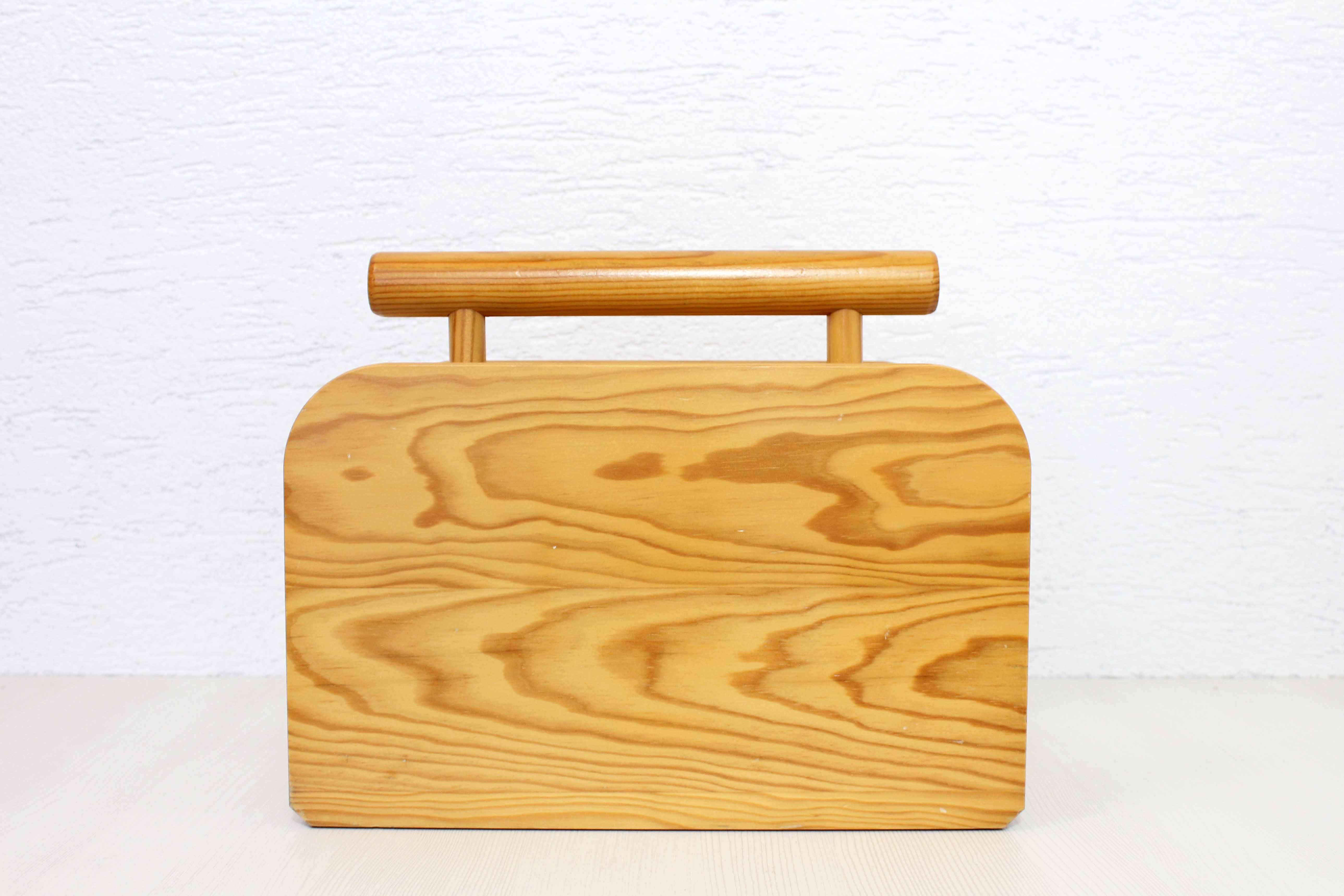 Pine magazine holder