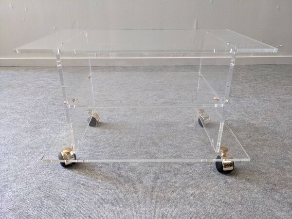 Table basse d'appoint à roulettes en plexiglas de David Lange, France 1970