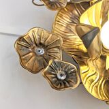 Flower-shaped wall lamp
