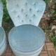 Paire de fauteuils crapaud capitonnés velours bleu vintage 1970