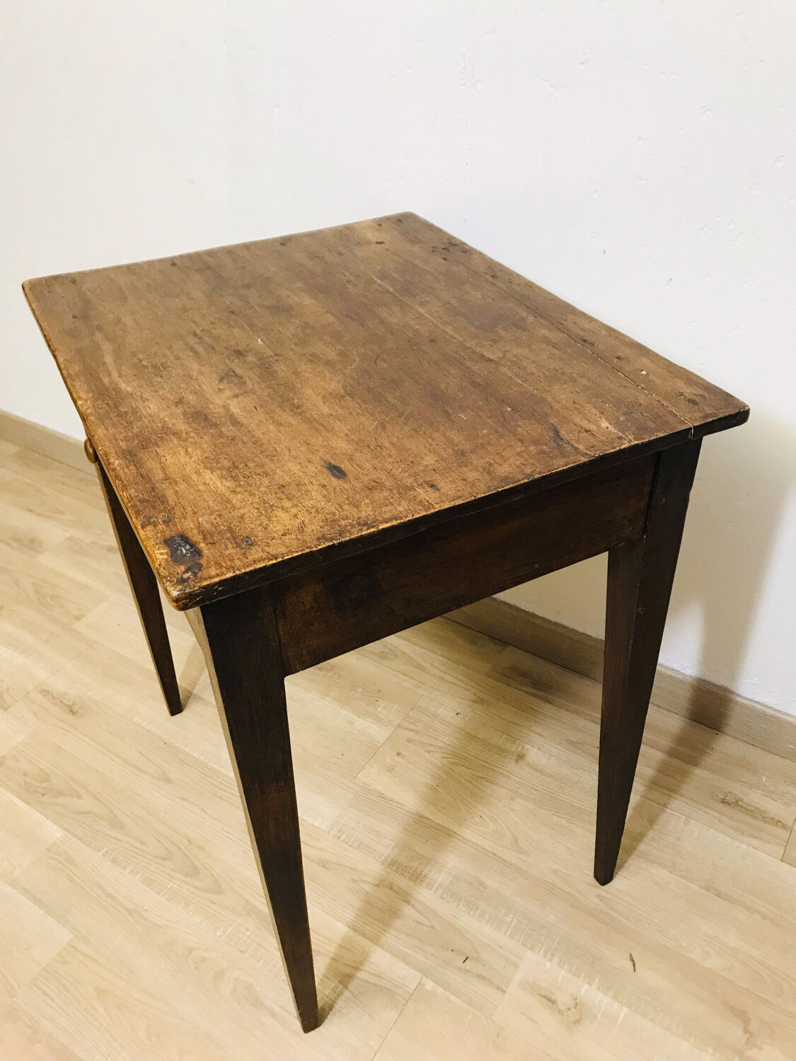 Wooden desk table