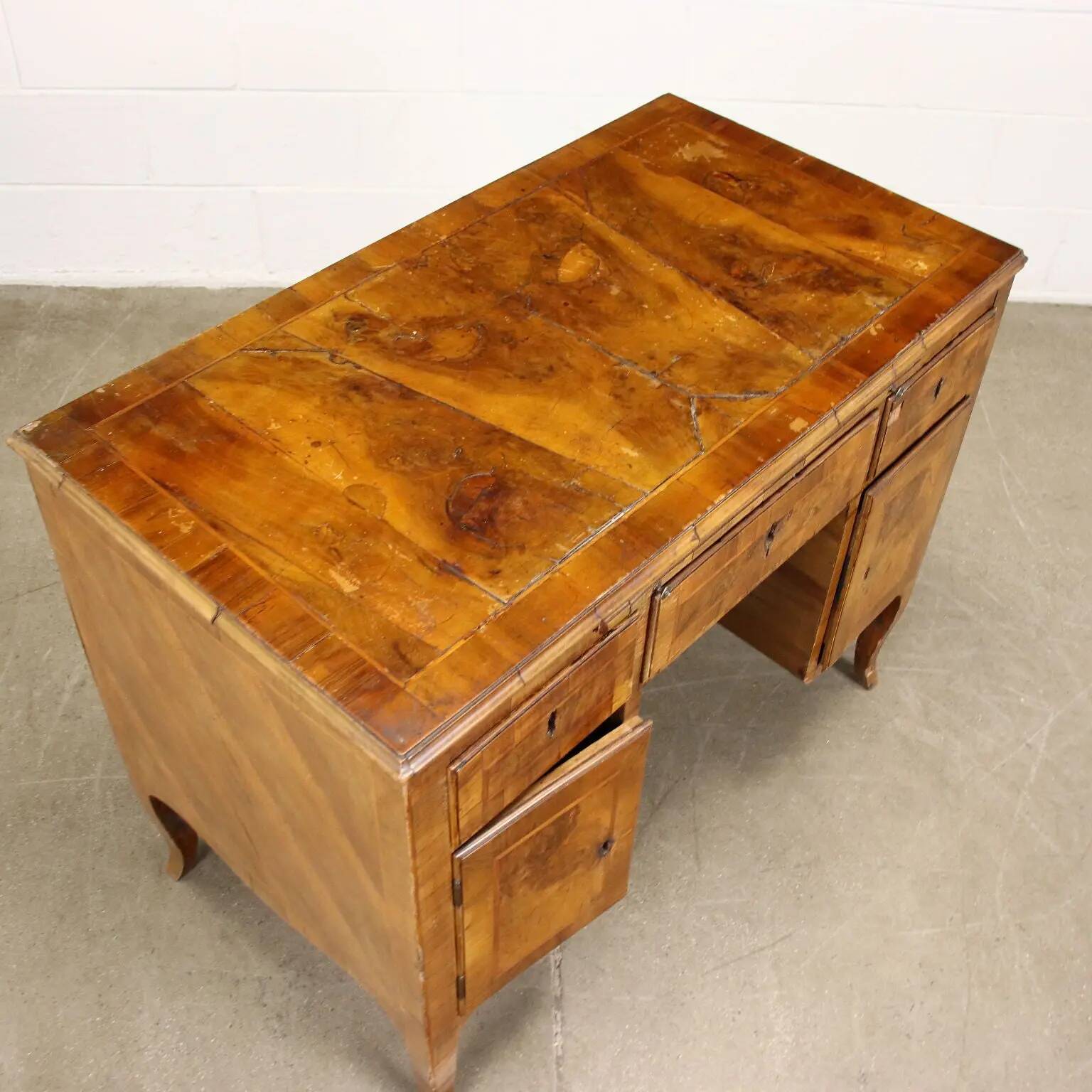 Bureau en bois divers, Italie, XXe siècle