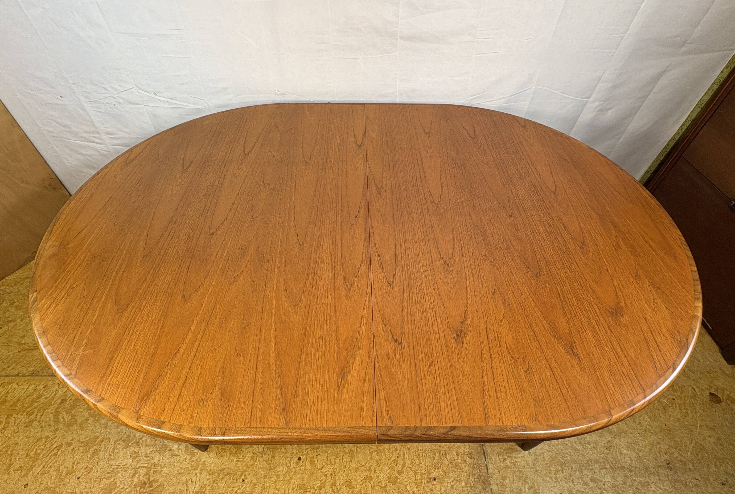 Mid-Century Retro Vintage Teak Oval Extending Dining Table by G Plan Fresco