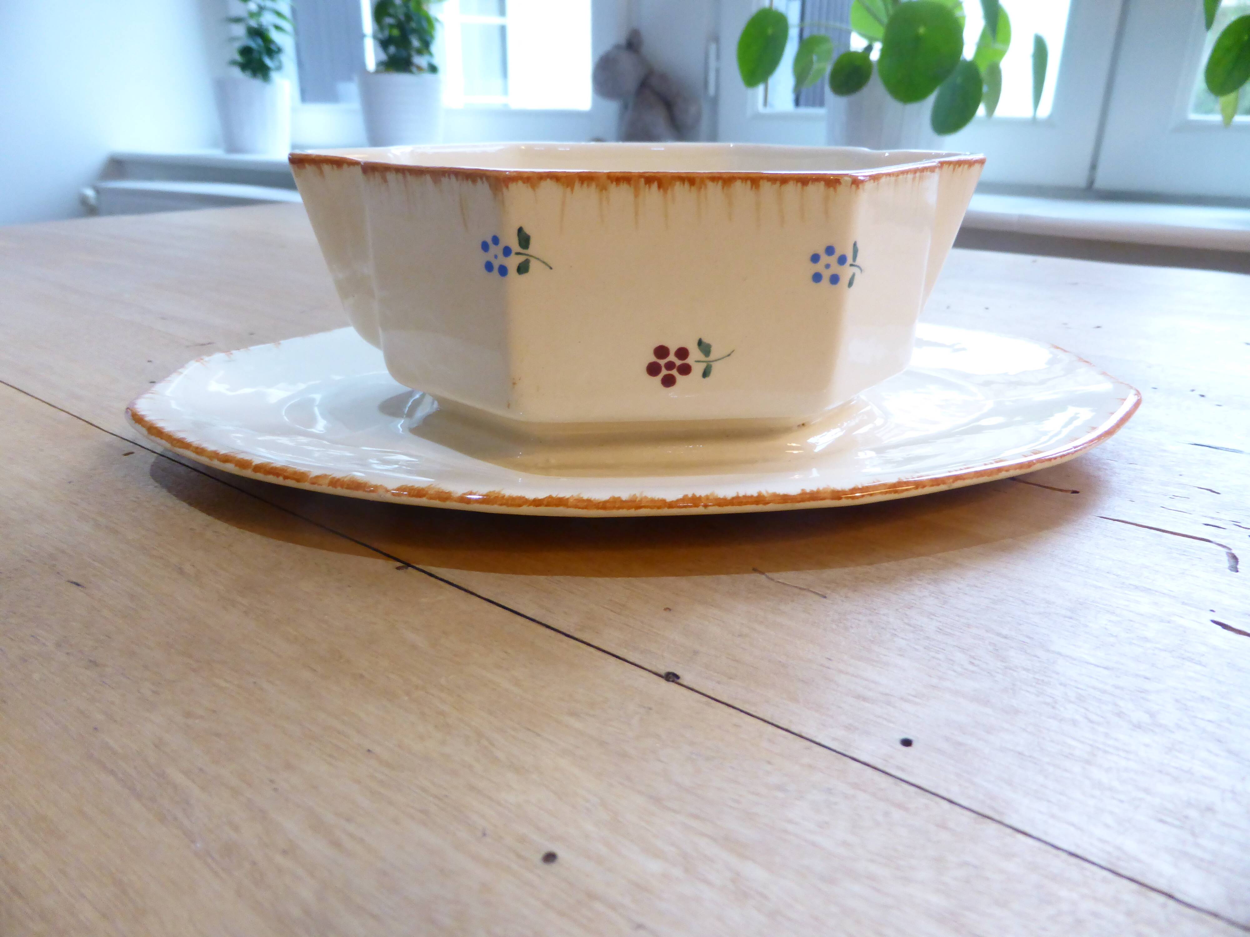 St Amand porcelain sauceboat 191222