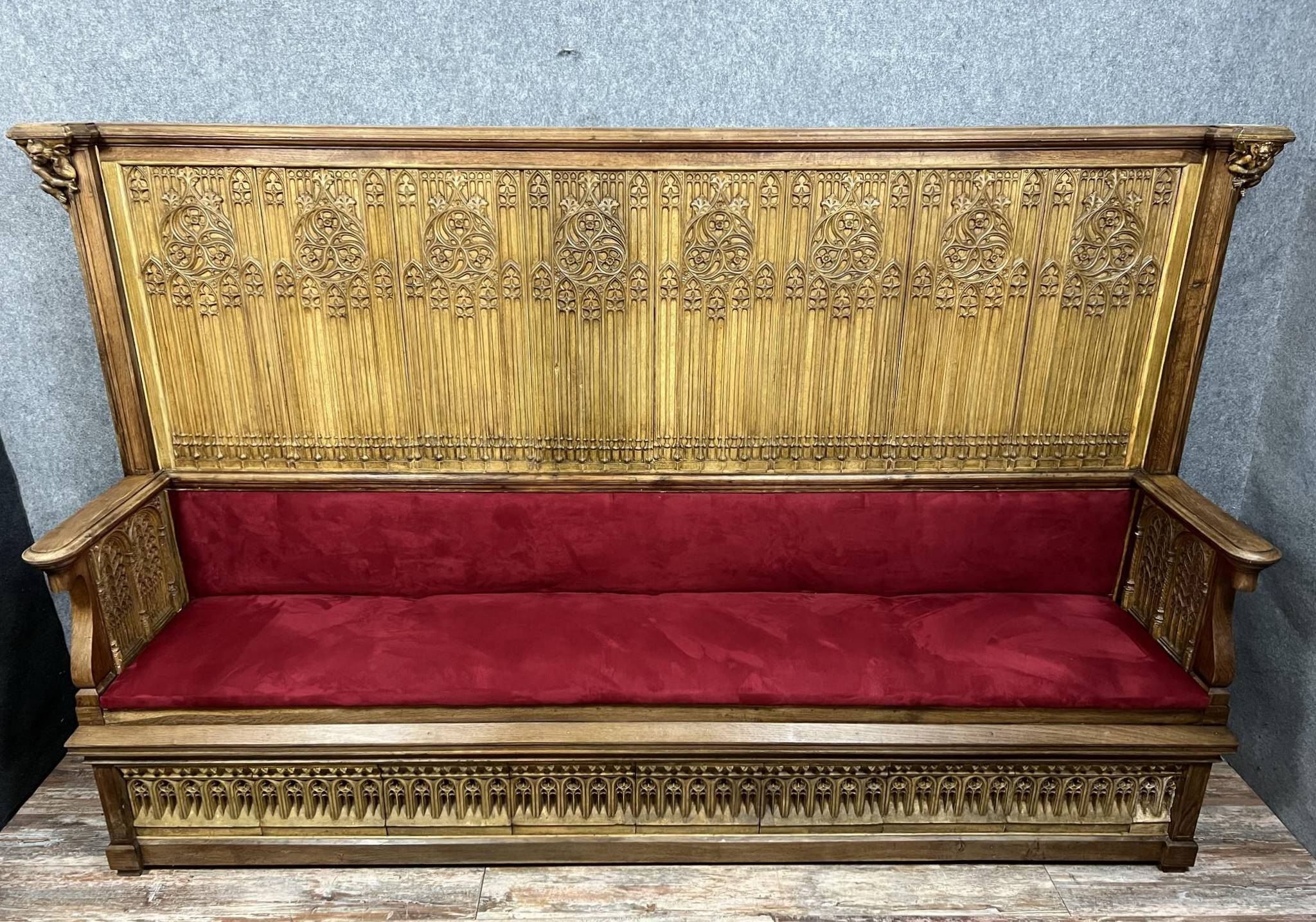 Monumental Gothic style bench in solid oak and patinated plaster circa 1800 / length 282 cm
