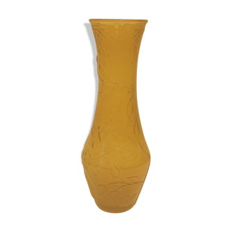 Vase en verre jaune