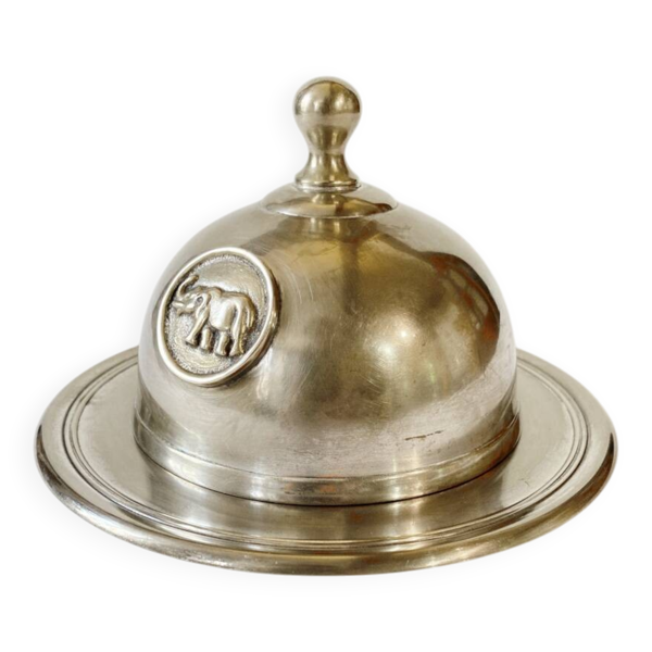 Beurrier cloche en métal argenté, motif éléphant