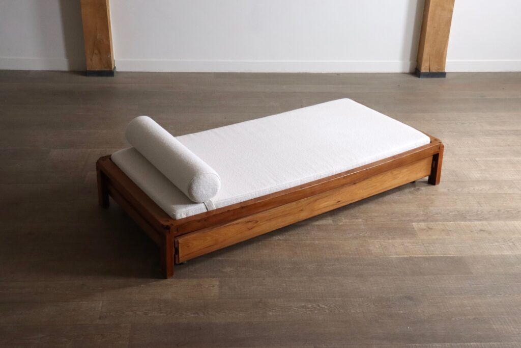 Pierre Chapo L03 daybed in solid elm, France 1960s