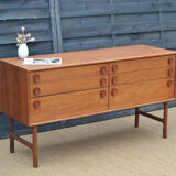 Teak chest of drawers by Meredew * 132 cm