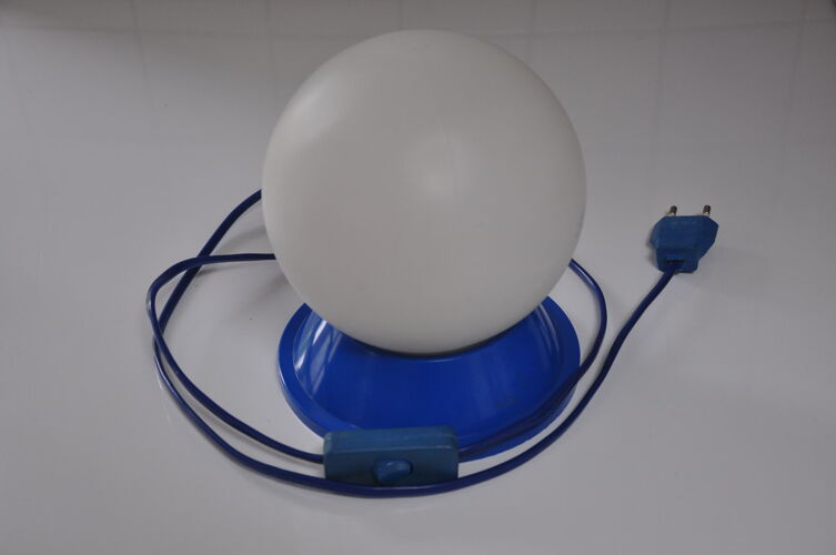 Lampe bleue boule opaline années 70