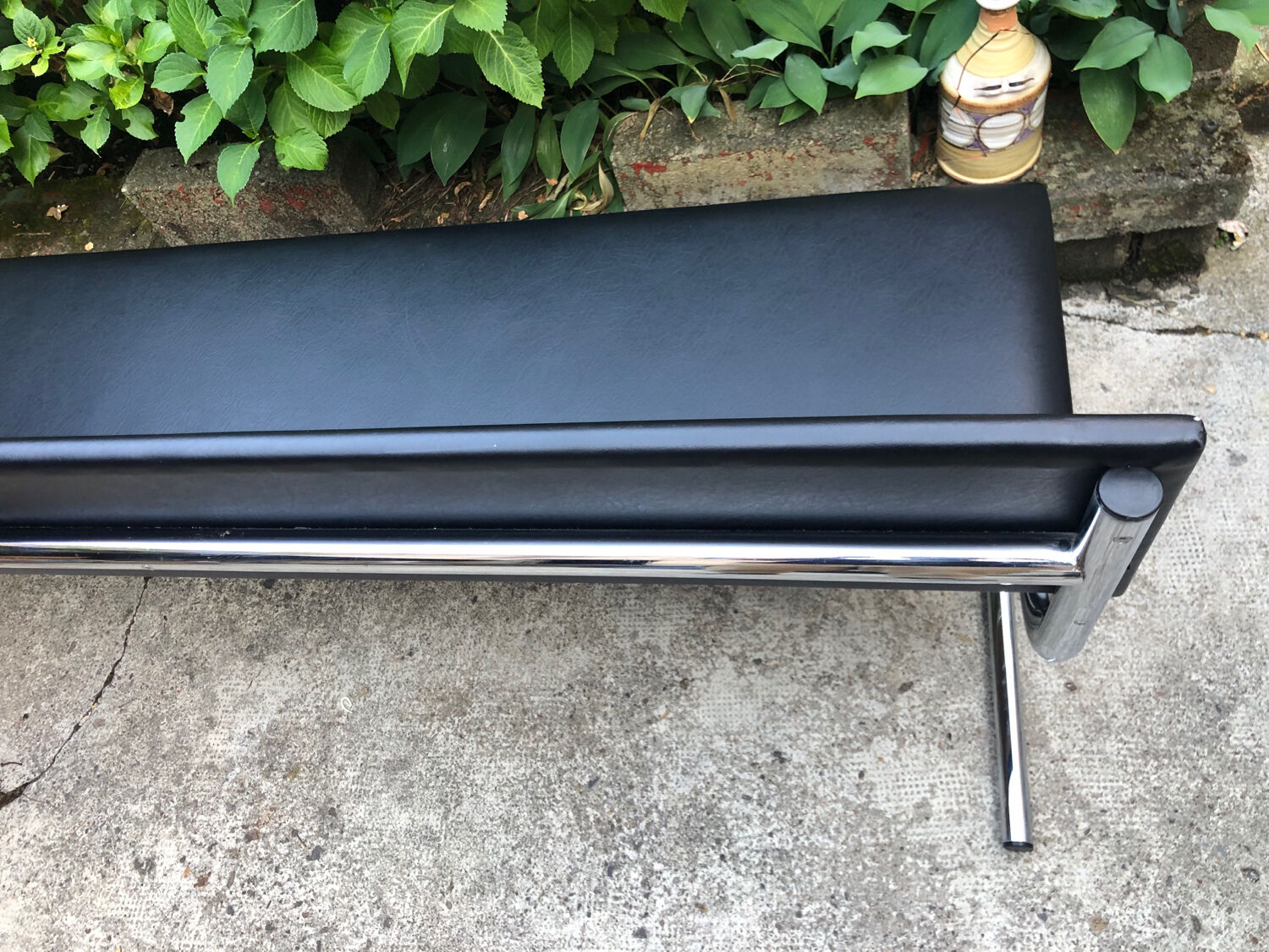 Tubular steel bench