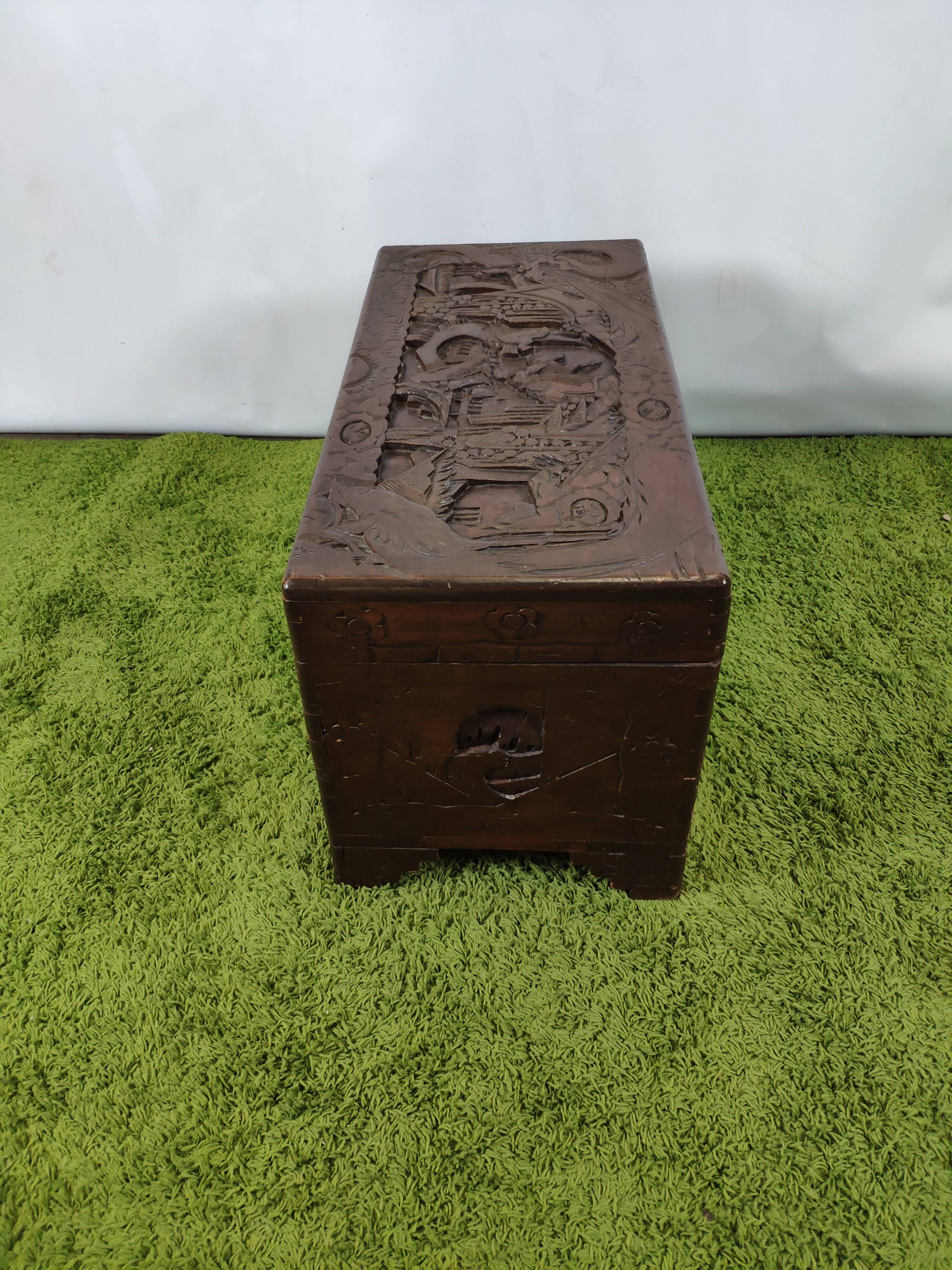 Asian-style travel trunk