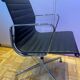 7 chaises en aluminium Vitra EA 107 Charles et Ray Eames