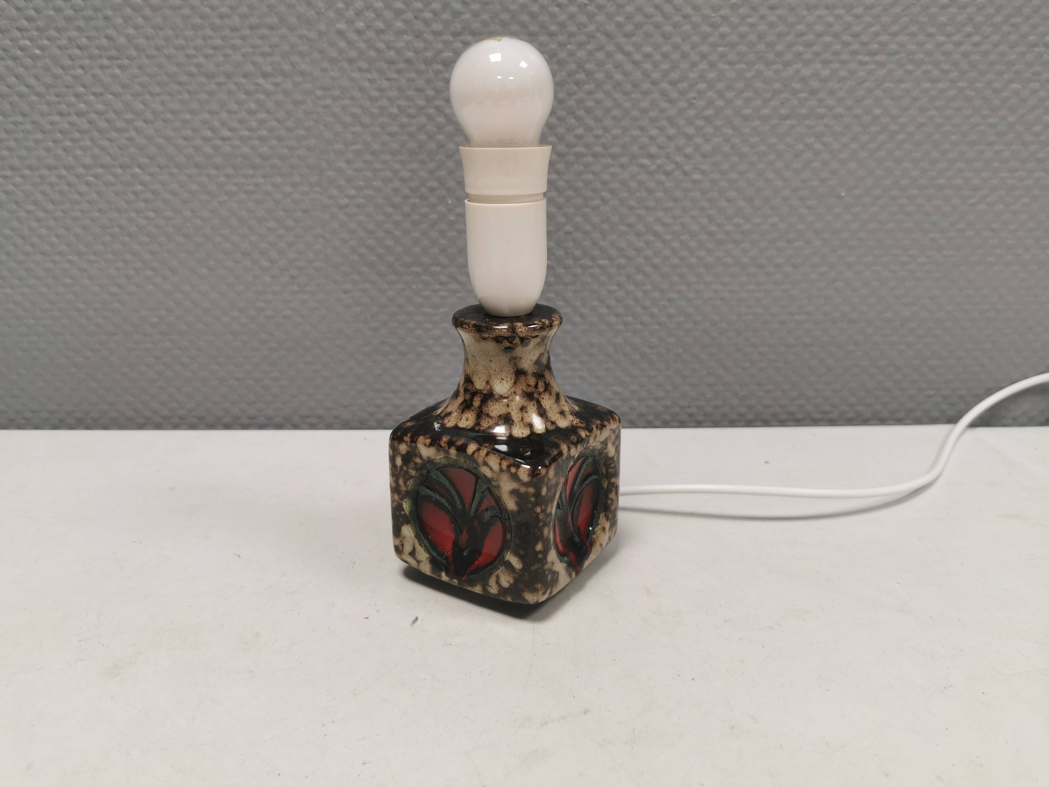 Small delicious ceramic table lamp, Danish and estimated from the 1970s.