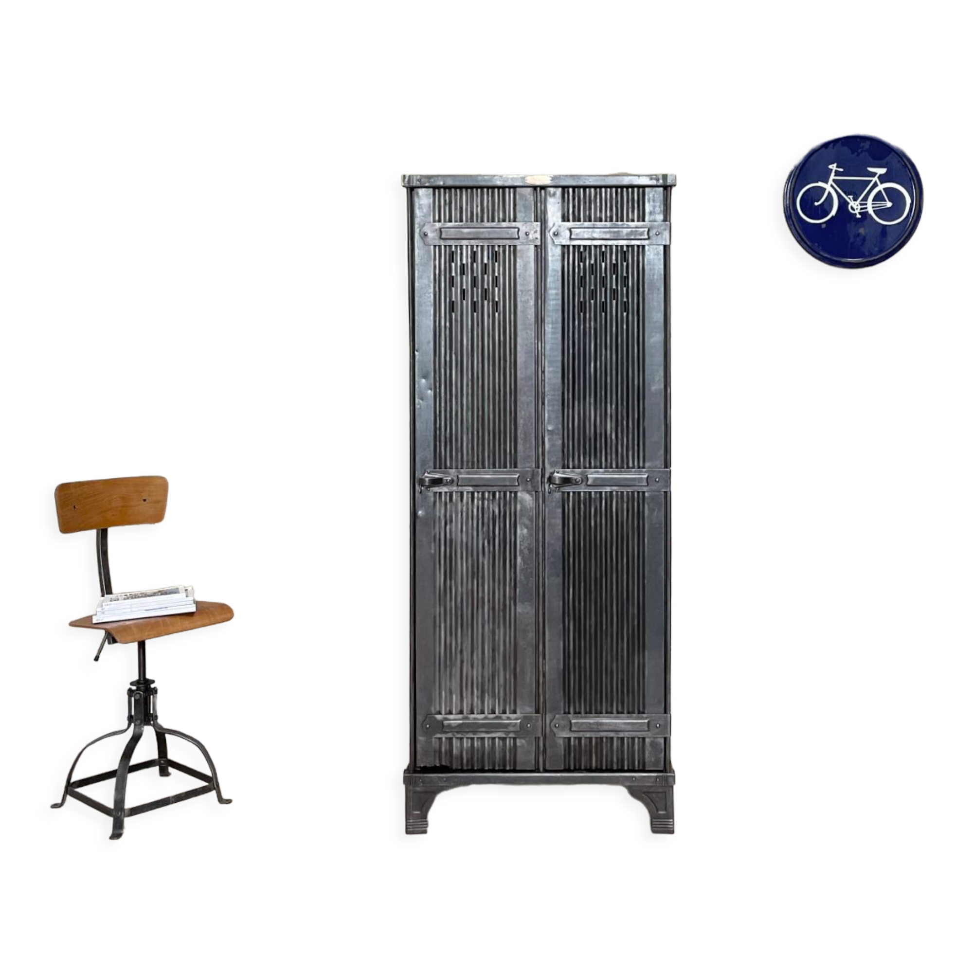 Strafor double-door corrugated iron cloakroom, circa 1920.
