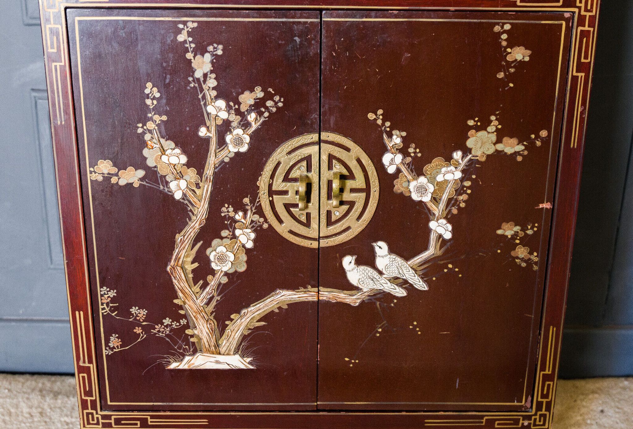 Chinese furniture XXth Red lacquer Decor of branches and birds