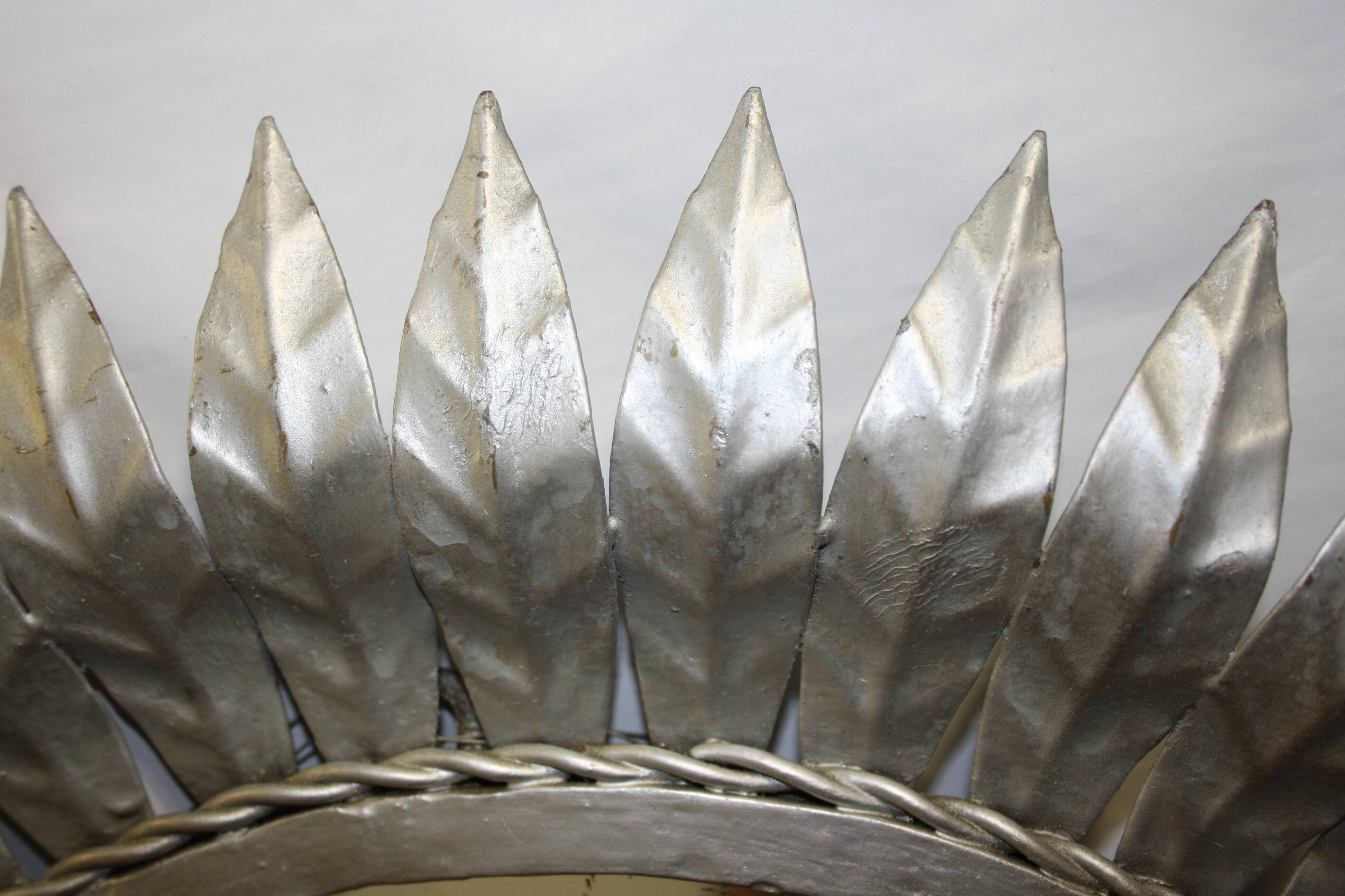 Silver mirror leaves