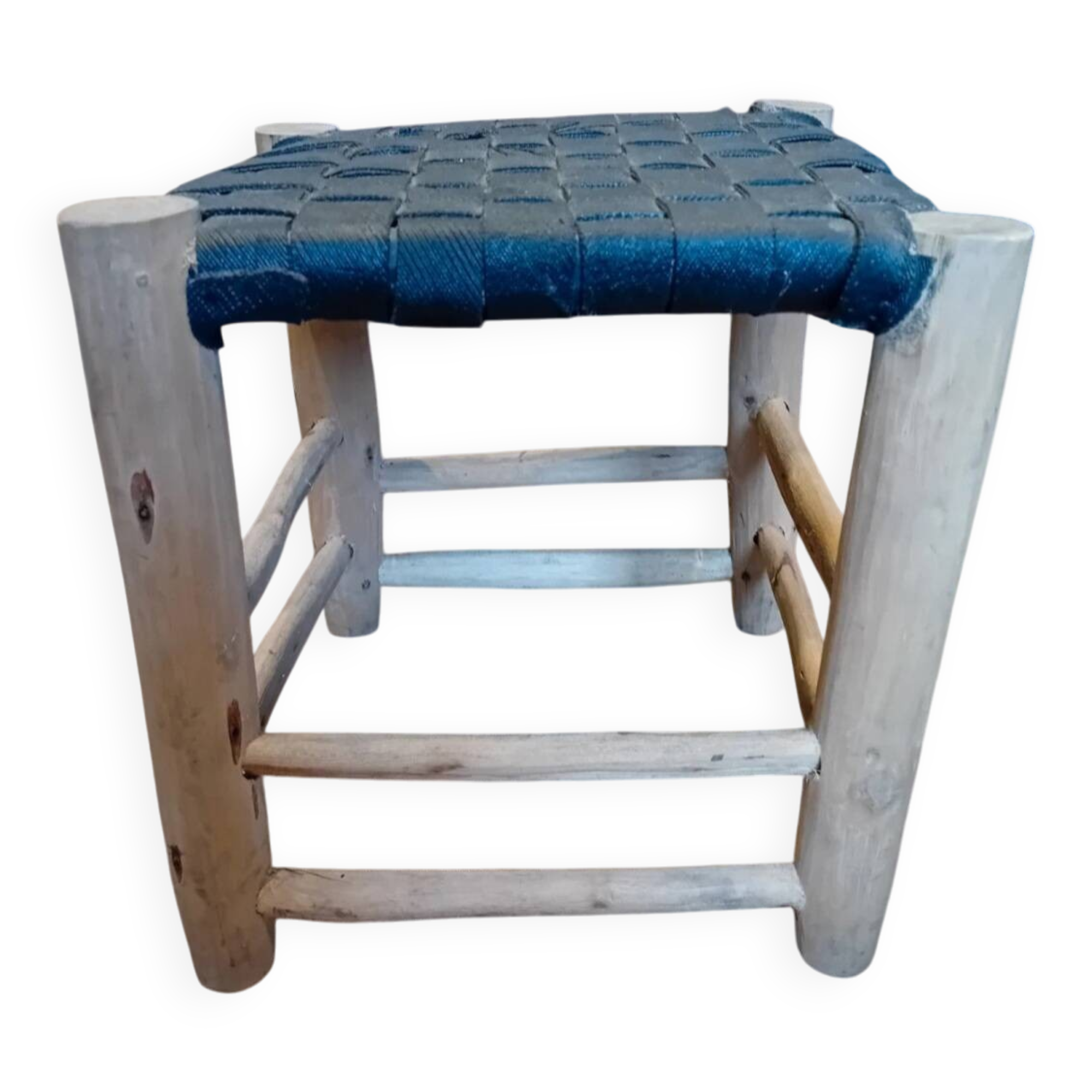 Stool made from lemon wood and recycled tires