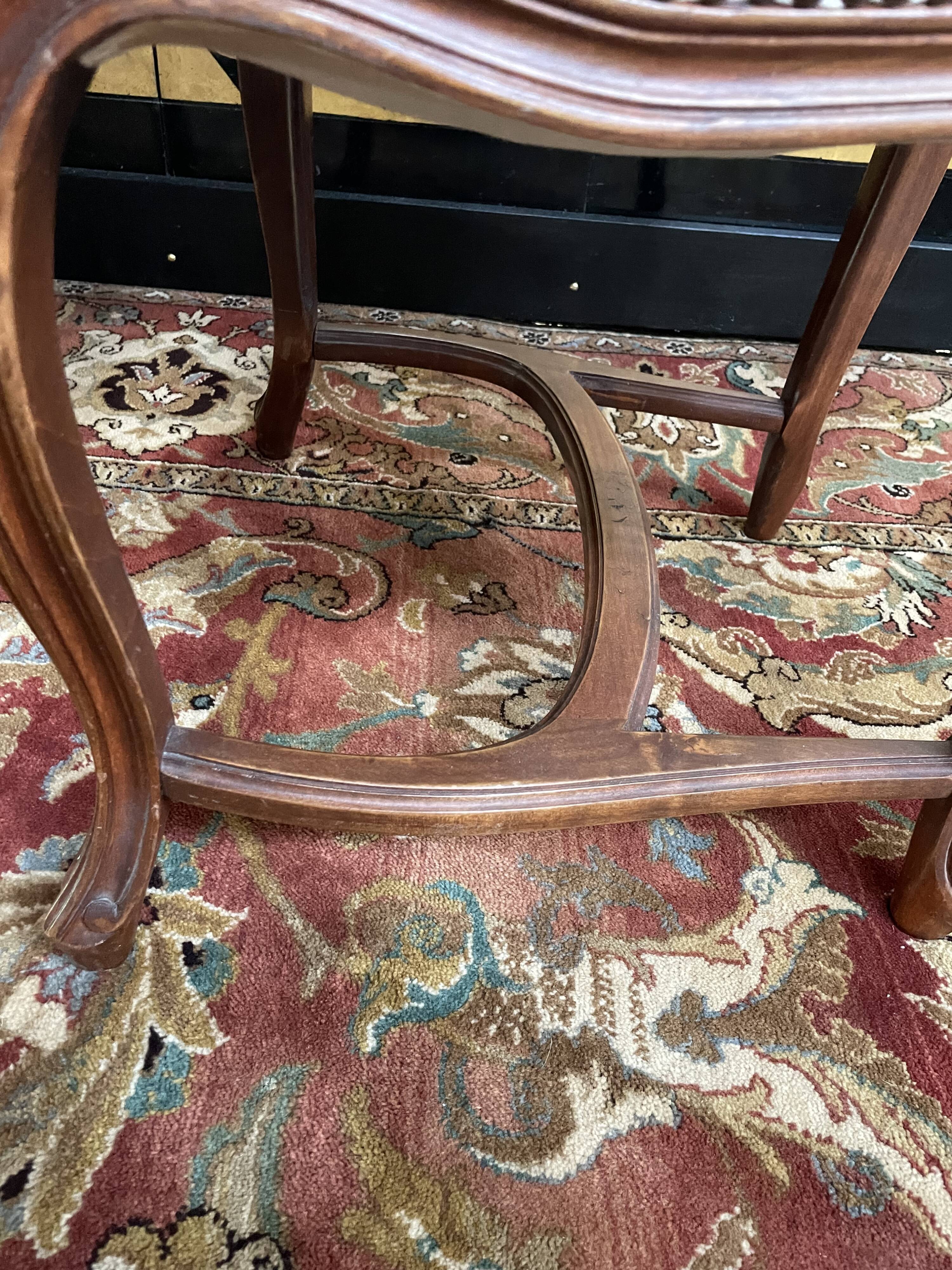 Suite de 4 chaises de style Louis XV